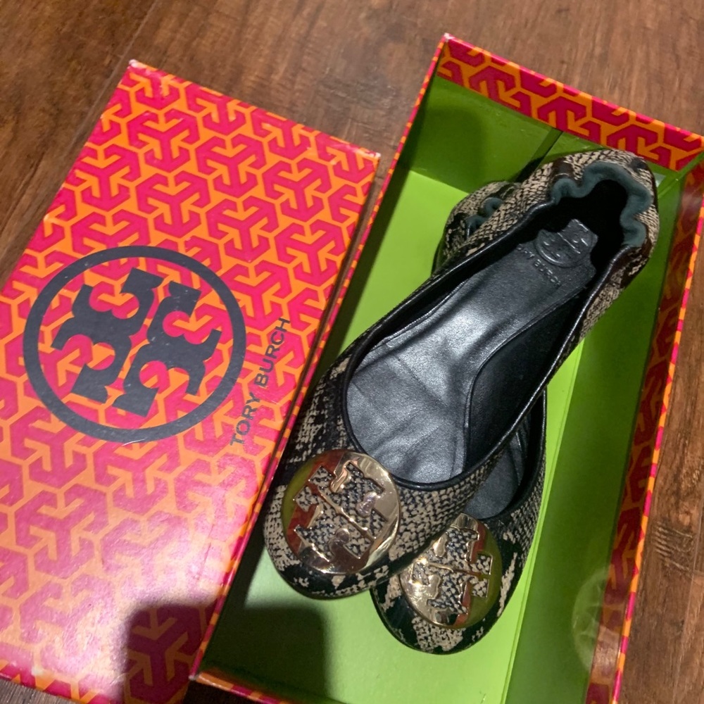Tory Burch Snake pattern flats Size 6.5